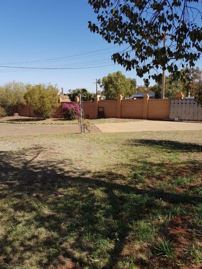 Meekatharra Outback Beach House エクステリア 写真